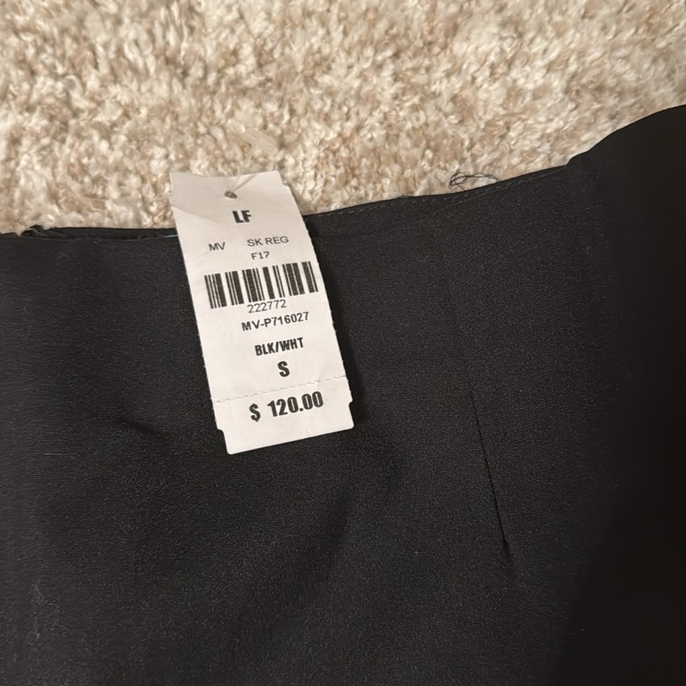 LF Mini Skirt 🖤🤍 - Picture 3 of 3